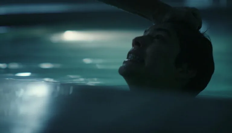 Момент из 3 серии 1 сезона