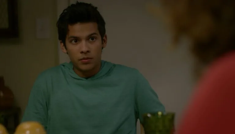 Момент из 8 серии 1 сезона