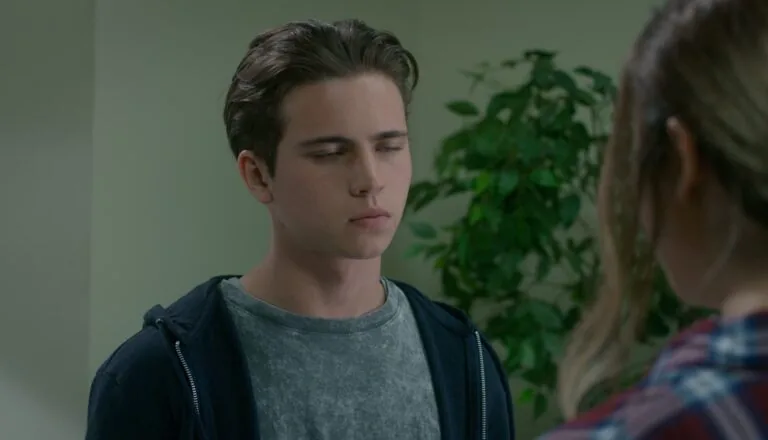 Момент из 8 серии 3 сезона