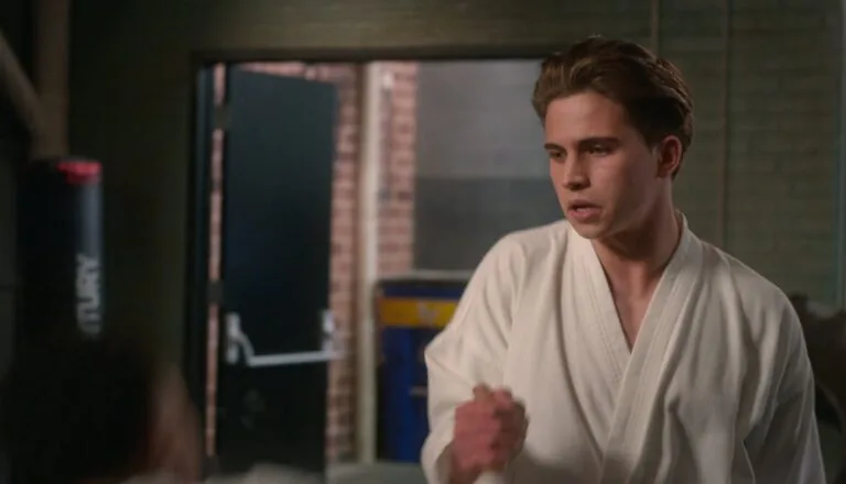 Момент из 4 серии 4 сезона