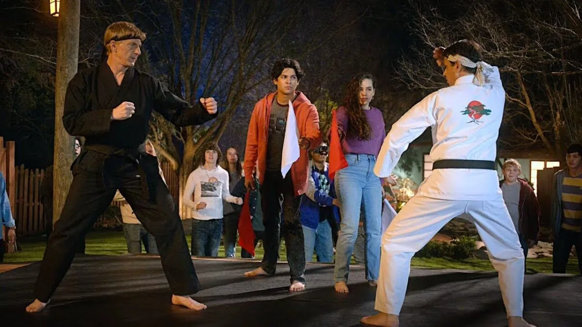 Момент из трейлера сериала Кобра Кай